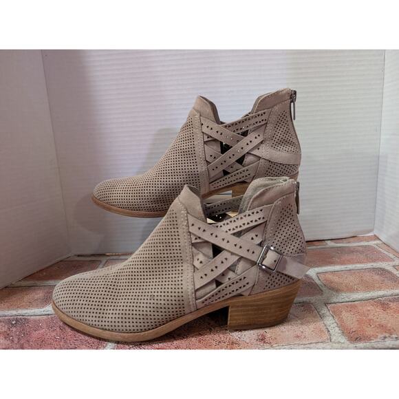 Vince Camuto Womens Leather Pranika Ankle Bootie Zip Buckle Closure Beige Sz 8 M - Picture 7 of 9